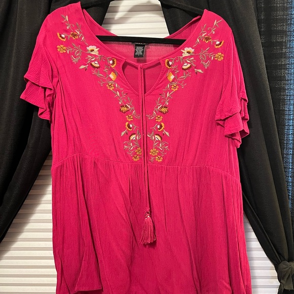 TORRID PINK Embroidered Peasant Blouse Size 1 - Picture 2 of 5